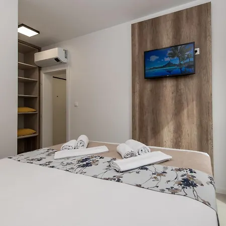 Apartments Mare B With Pool Novalja Room photo