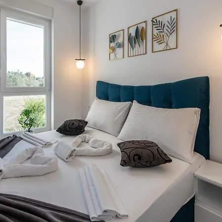 Apartments Mare B With Pool Novalja Room photo