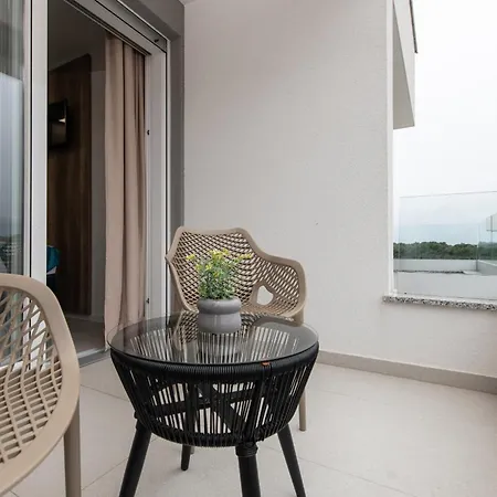Apartments Mare B With Pool Novalja Room photo