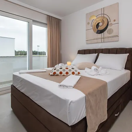 Apartments Mare B With Pool Novalja Room photo