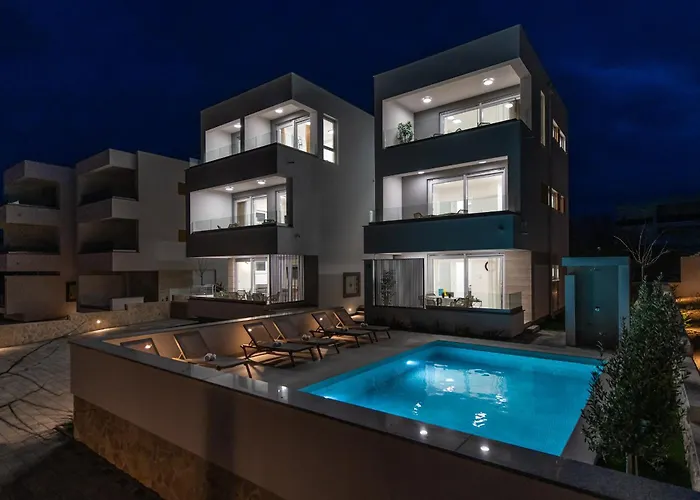 Apartments Mare B With Pool