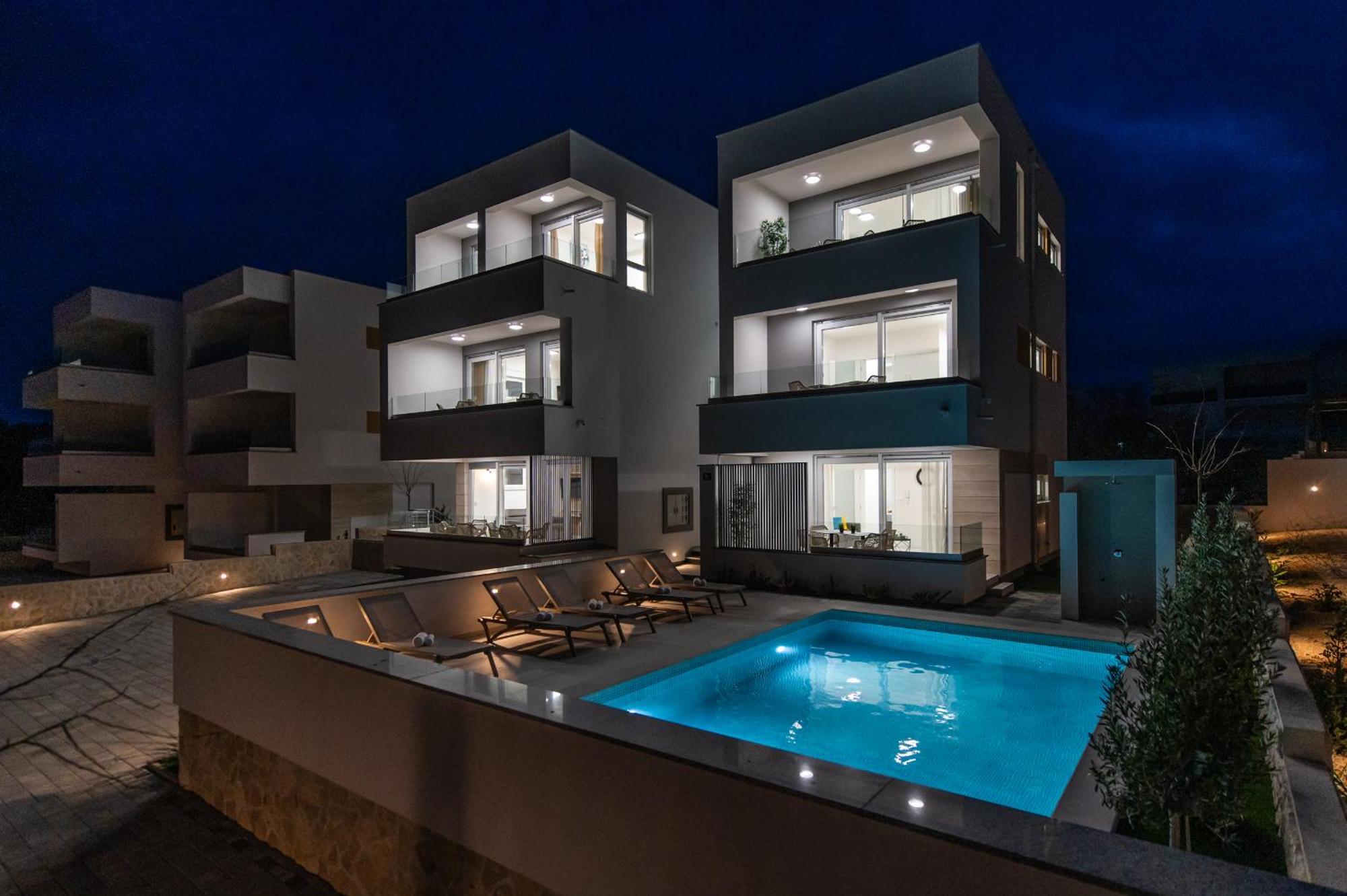 Mare B With Pool Novalja