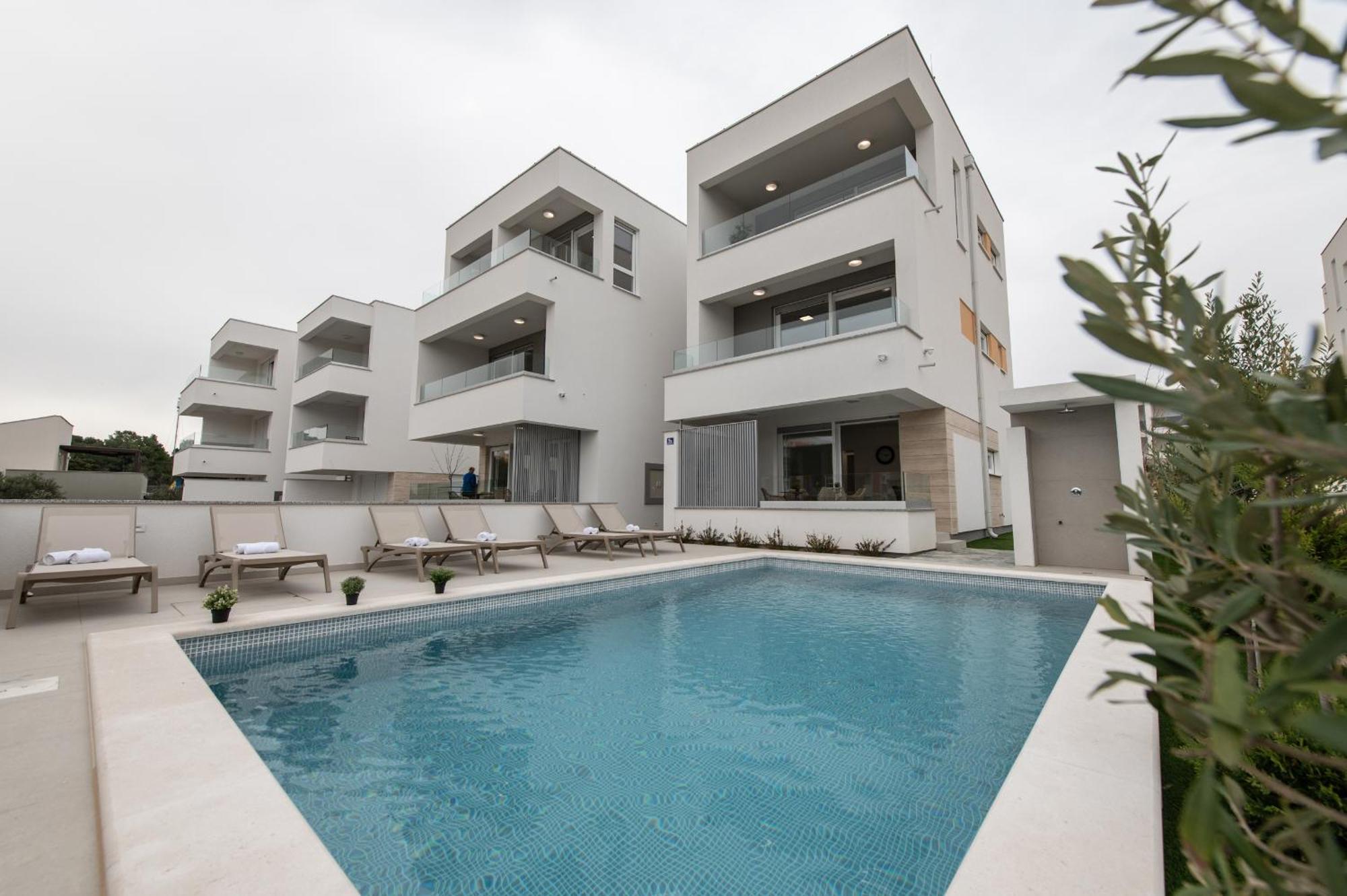 Apartment Mare B With Pool