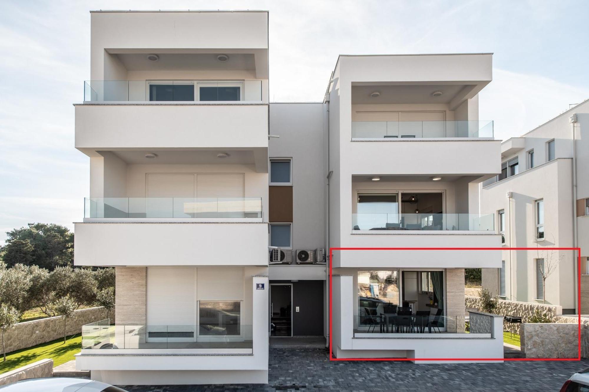 Apartment Mare B With Pool Novalja